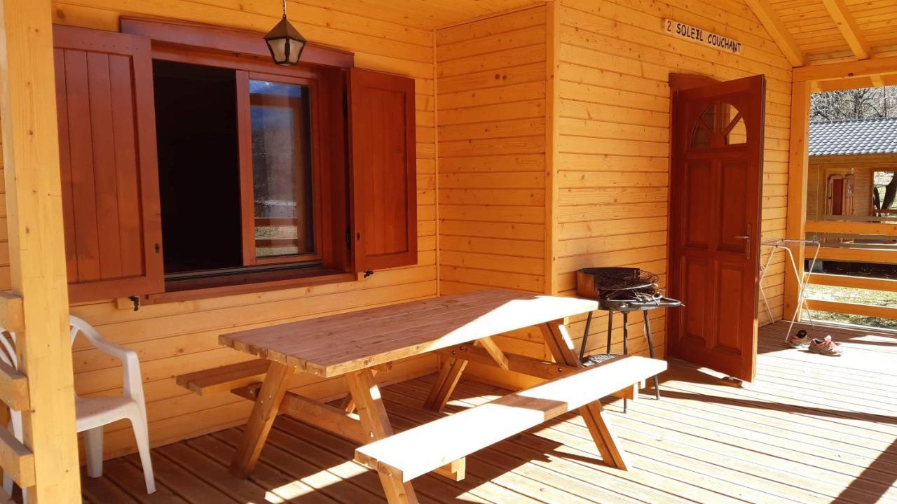 Camping, Hotel De Plein Air Les Cariamas Chateauroux-les-Alpes Exterior foto