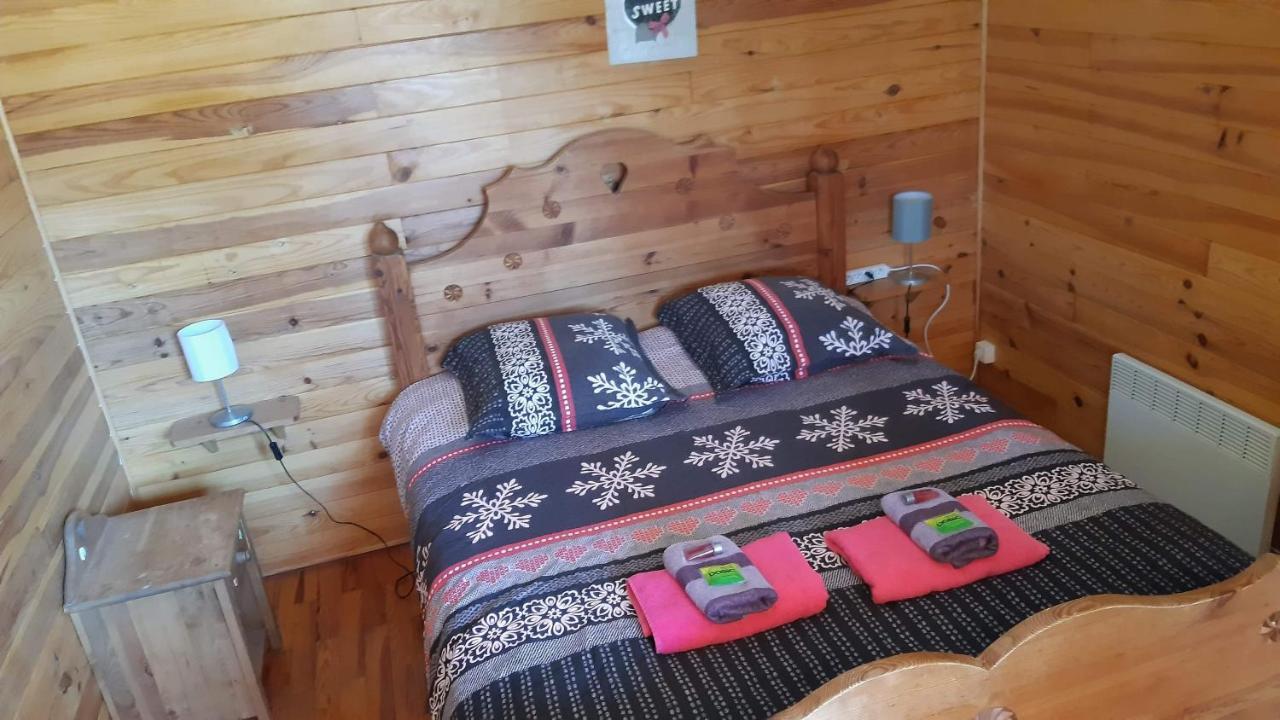 Camping, Hotel De Plein Air Les Cariamas Chateauroux-les-Alpes Exterior foto