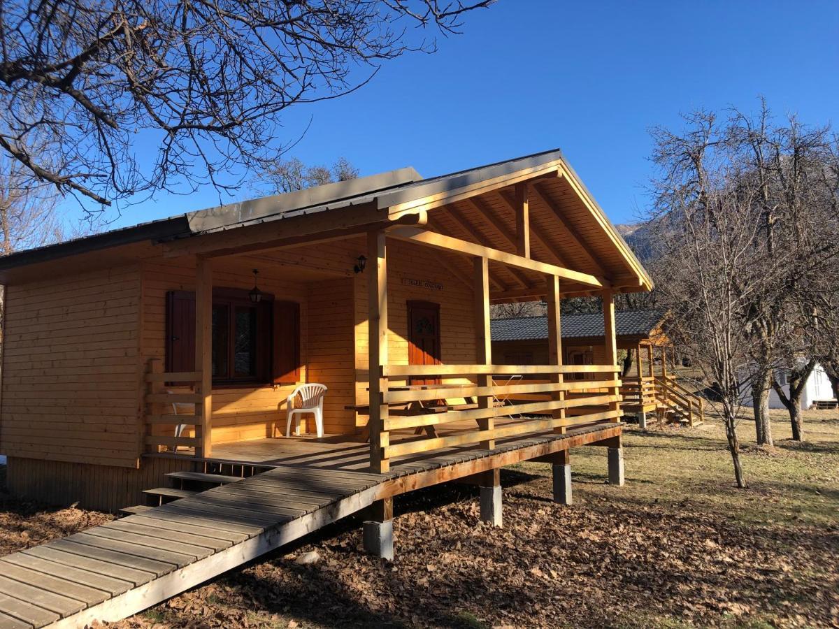 Camping, Hotel De Plein Air Les Cariamas Chateauroux-les-Alpes Exterior foto