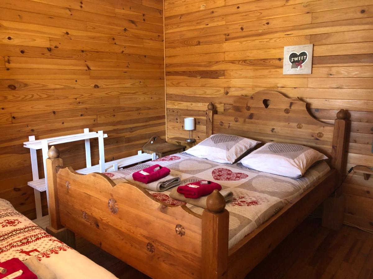 Camping, Hotel De Plein Air Les Cariamas Chateauroux-les-Alpes Exterior foto