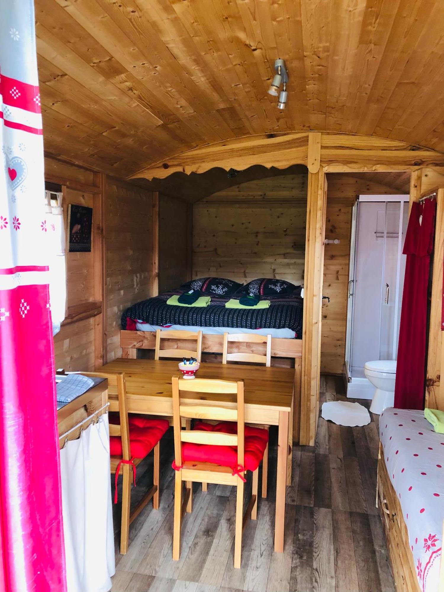 Camping, Hotel De Plein Air Les Cariamas Chateauroux-les-Alpes Exterior foto