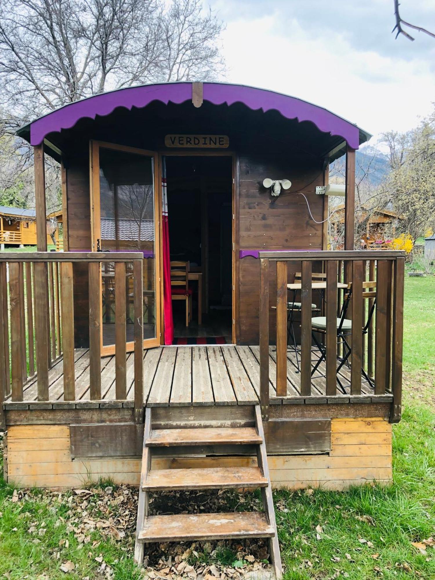 Camping, Hotel De Plein Air Les Cariamas Chateauroux-les-Alpes Exterior foto