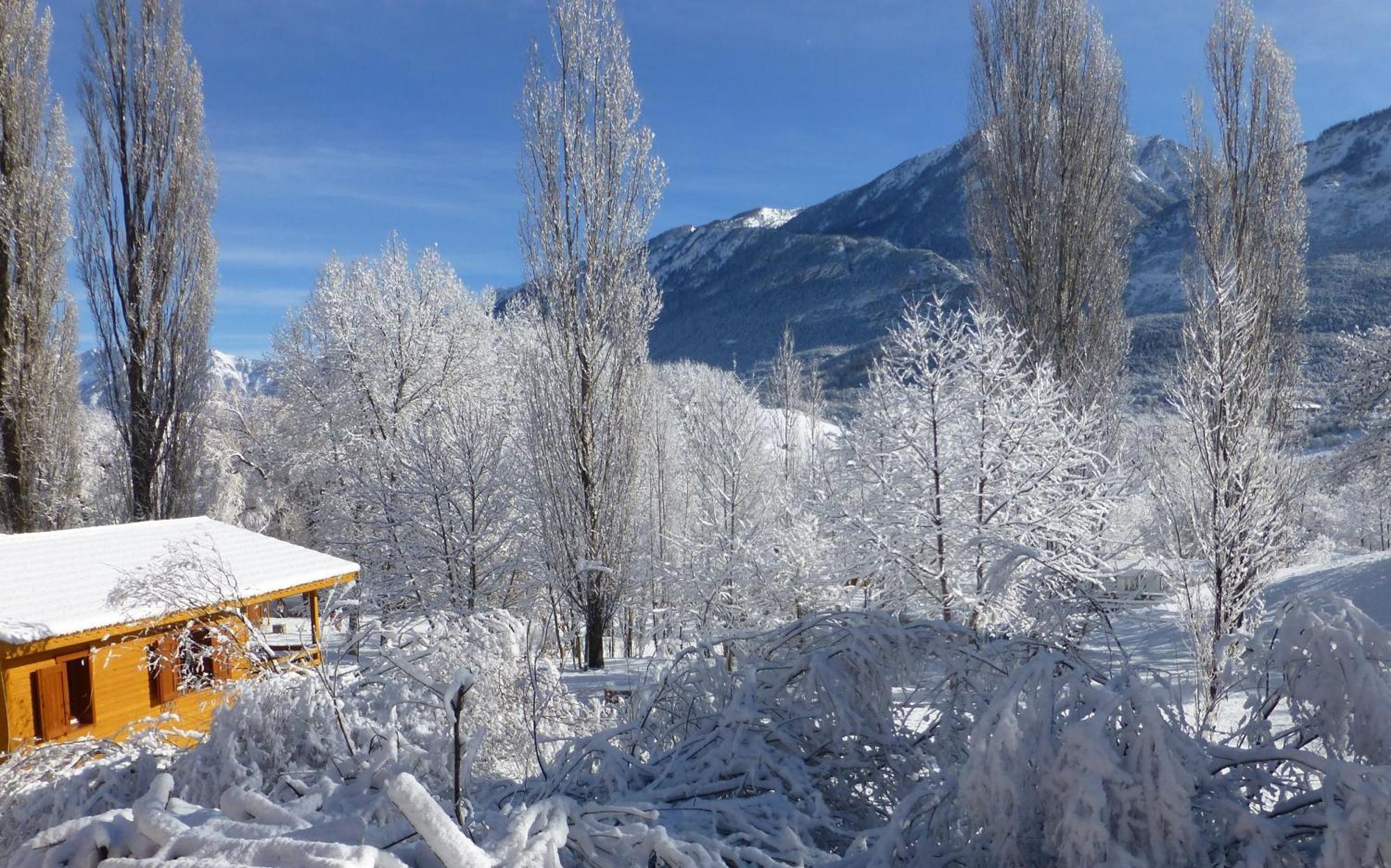 Camping, Hotel De Plein Air Les Cariamas Chateauroux-les-Alpes Exterior foto