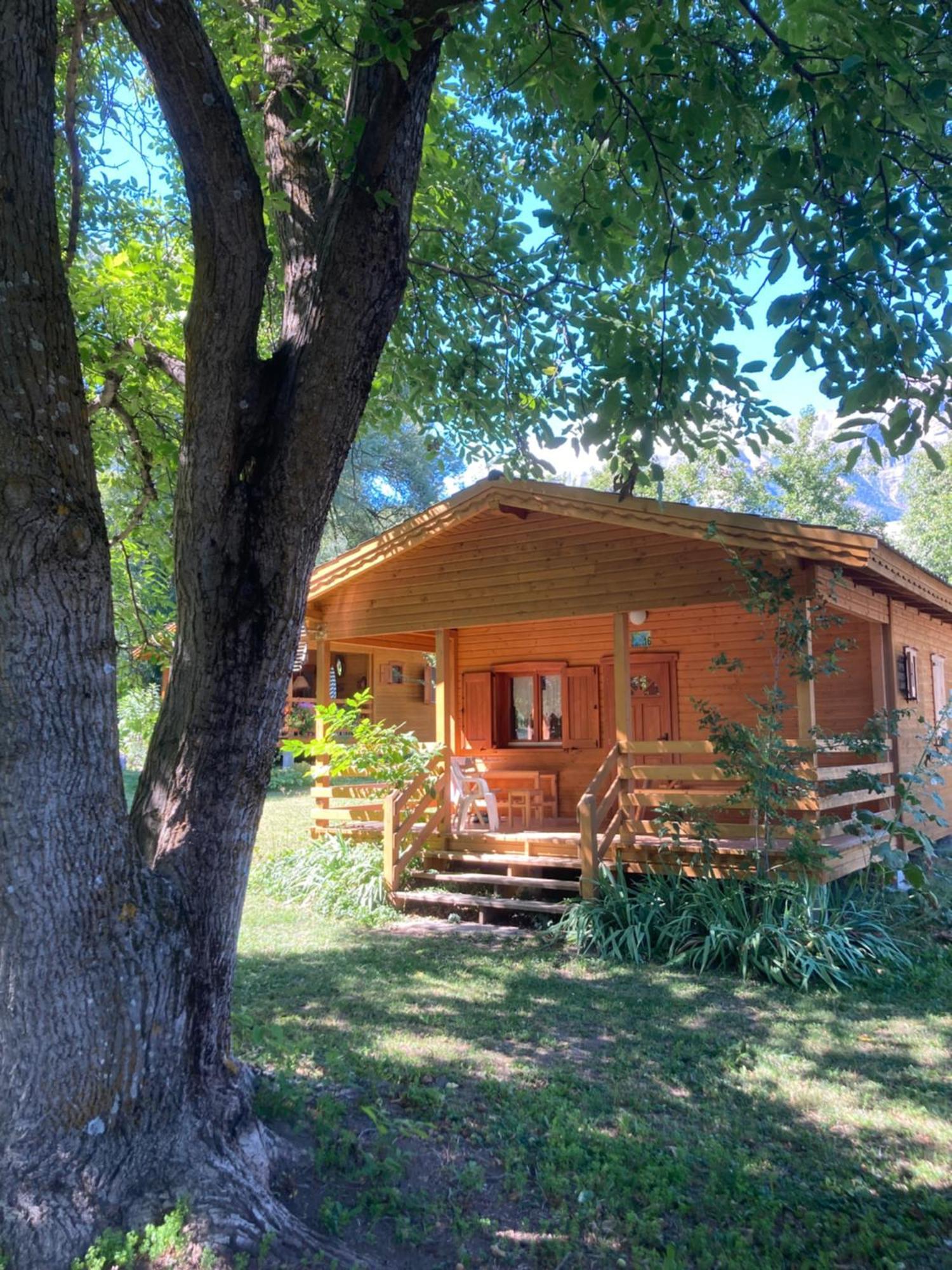 Camping, Hotel De Plein Air Les Cariamas Chateauroux-les-Alpes Exterior foto
