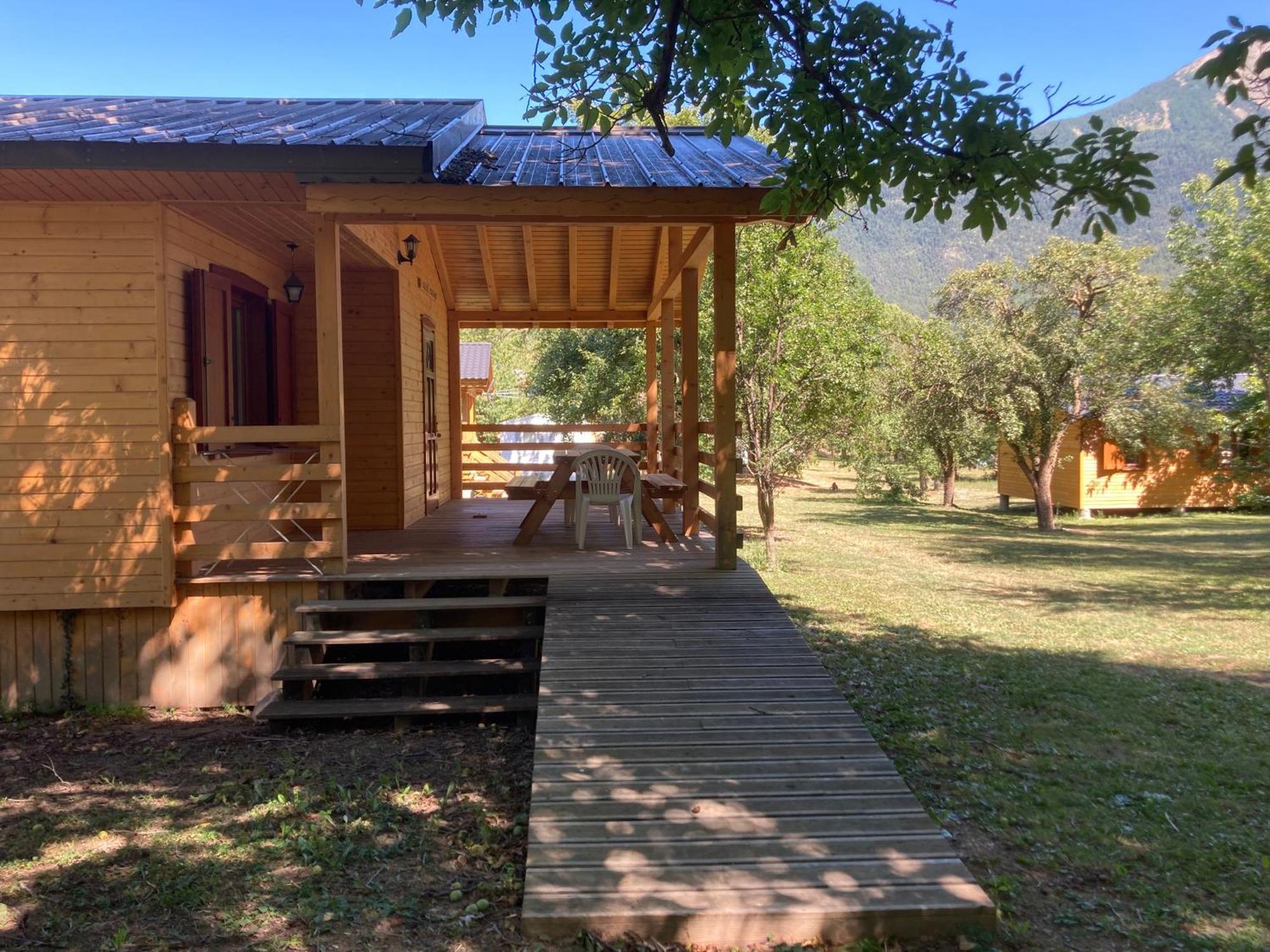 Camping, Hotel De Plein Air Les Cariamas Chateauroux-les-Alpes Exterior foto