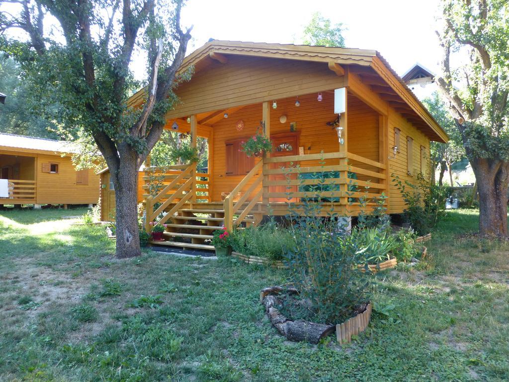 Camping, Hotel De Plein Air Les Cariamas Chateauroux-les-Alpes Exterior foto