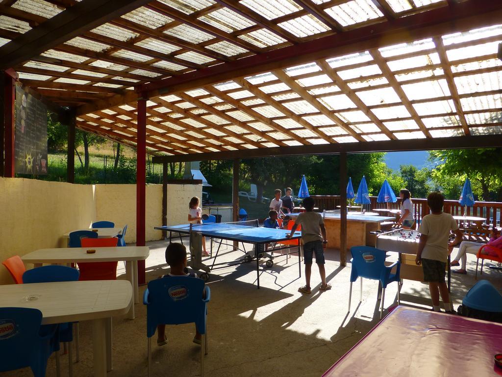Camping, Hotel De Plein Air Les Cariamas Chateauroux-les-Alpes Exterior foto