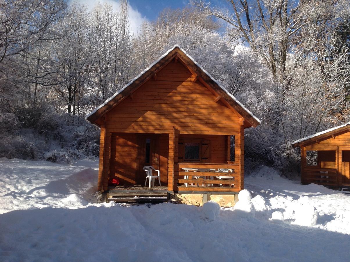 Camping, Hotel De Plein Air Les Cariamas Chateauroux-les-Alpes Exterior foto