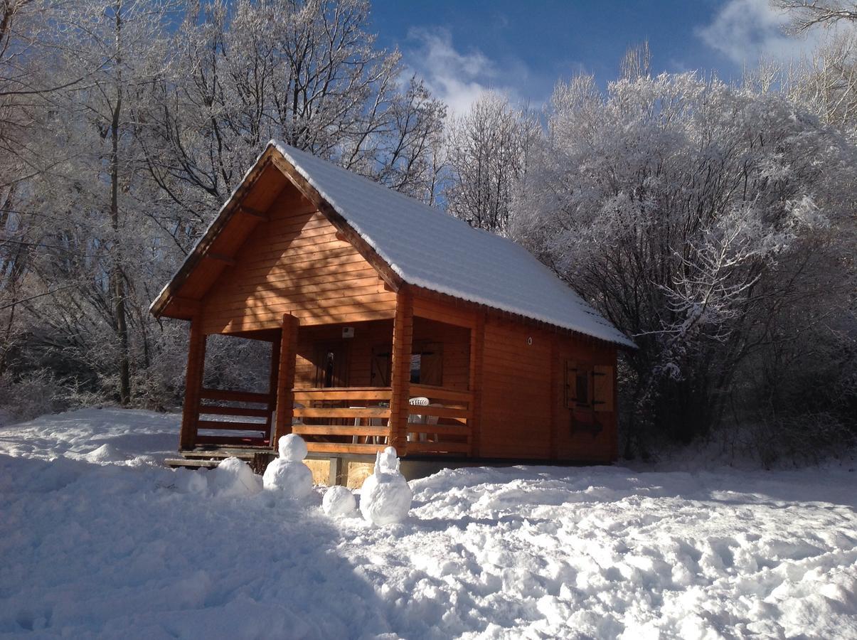 Camping, Hotel De Plein Air Les Cariamas Chateauroux-les-Alpes Exterior foto