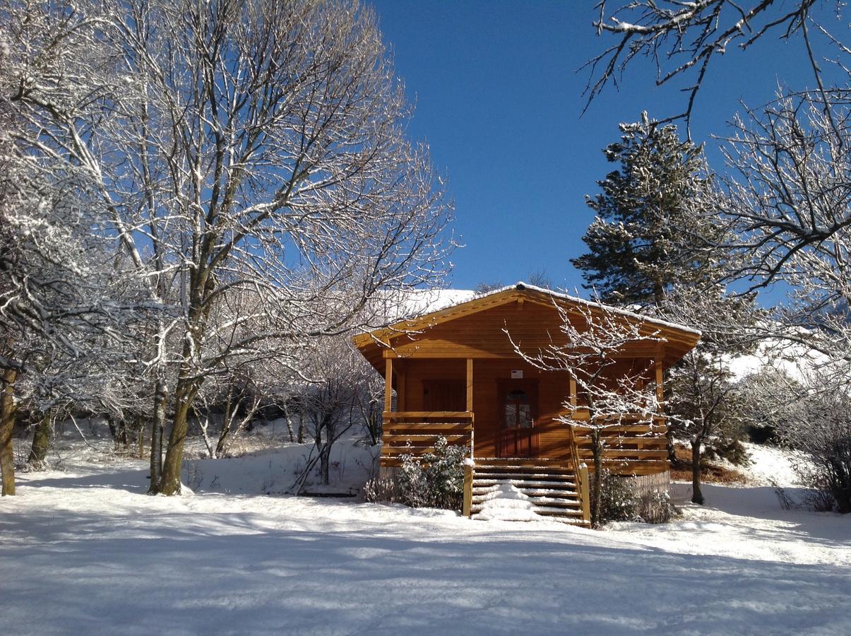 Camping, Hotel De Plein Air Les Cariamas Chateauroux-les-Alpes Exterior foto