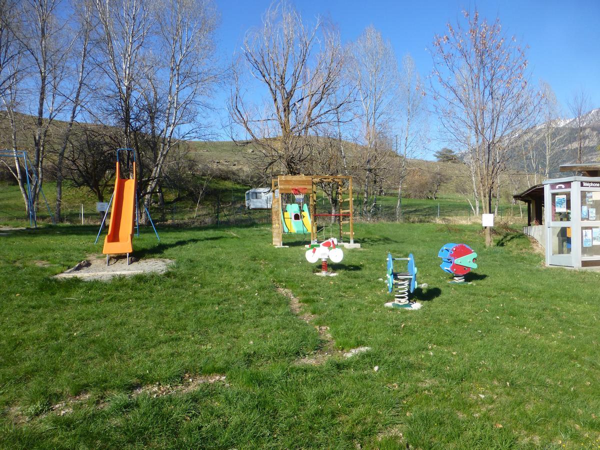 Camping, Hotel De Plein Air Les Cariamas Chateauroux-les-Alpes Exterior foto