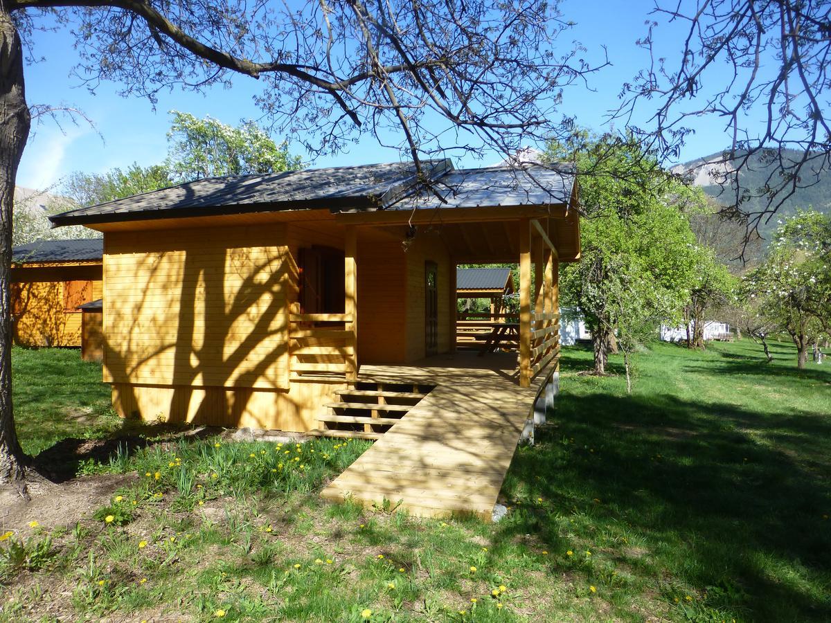 Camping, Hotel De Plein Air Les Cariamas Chateauroux-les-Alpes Exterior foto